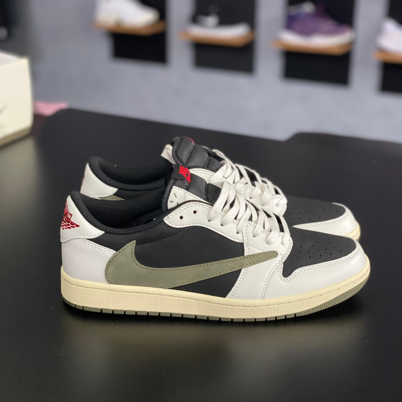 TRAVIS SCOTT X AIR JORDAN 1 RETRO LOW OG SAIL/UNIVERSITY RED/BLACK/MEDIUM OLIVE