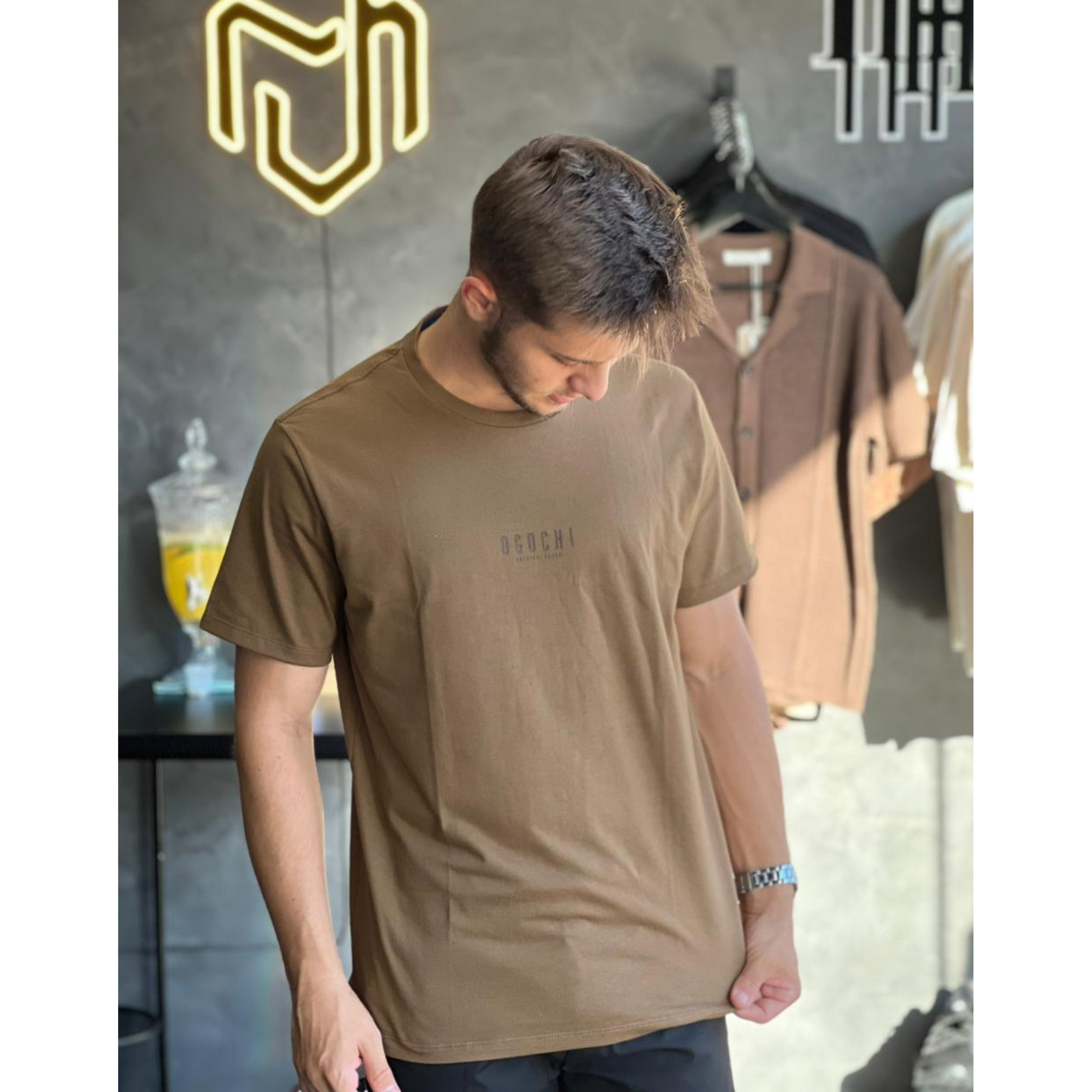 Camiseta basica Marrom - OGOCHI