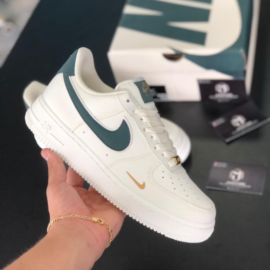 Tênis Nike Air Force 1 Essential Beige Gold - L&G Authentic - Loja  referência em vendas de Sneakers