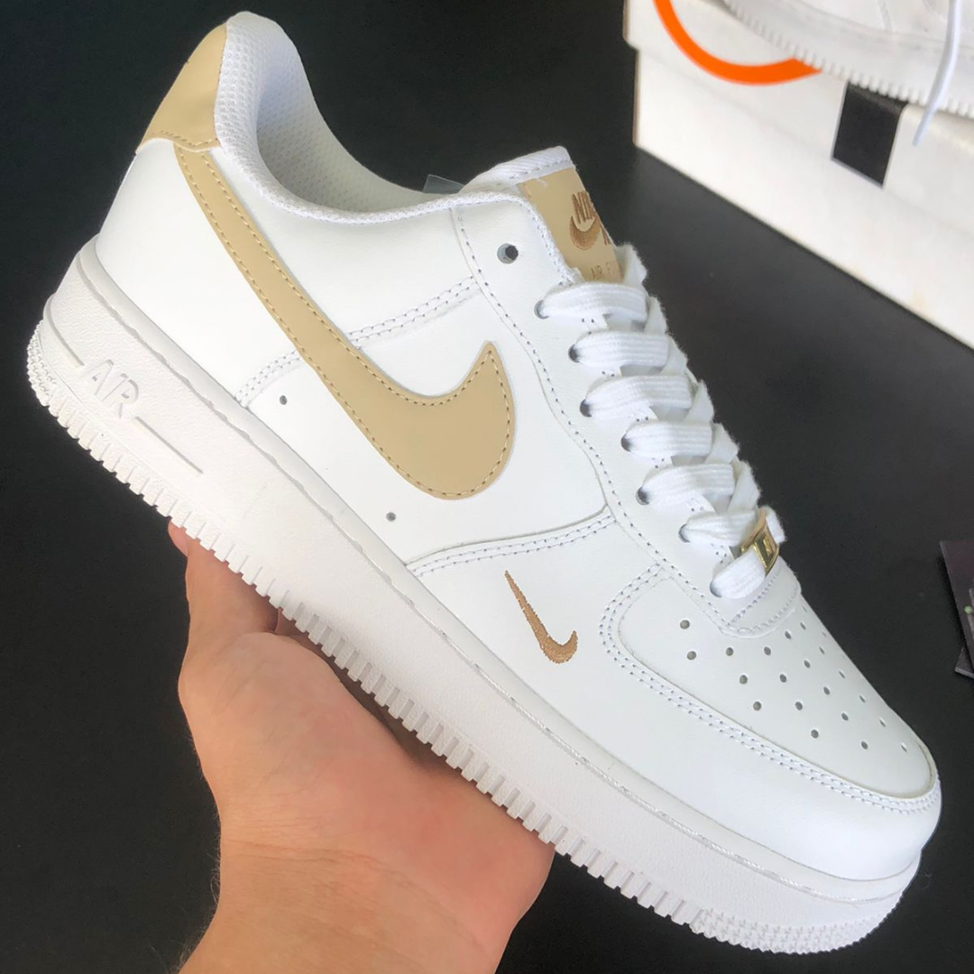 Nike white deals beige