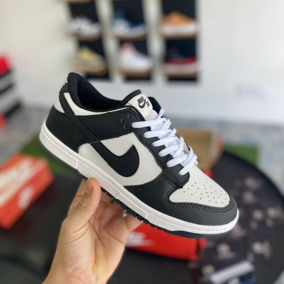 Nike panda dunk sales
