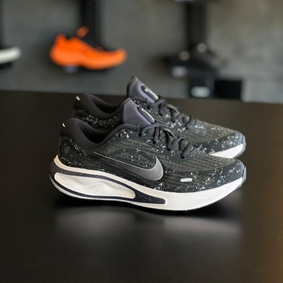 NIKE TENIS JOURNEY RUN - Preto