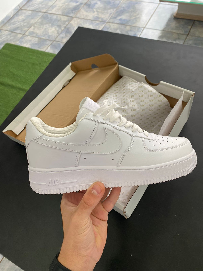 AIR FORCE 1 '07 - TRIPLE WHITE OG