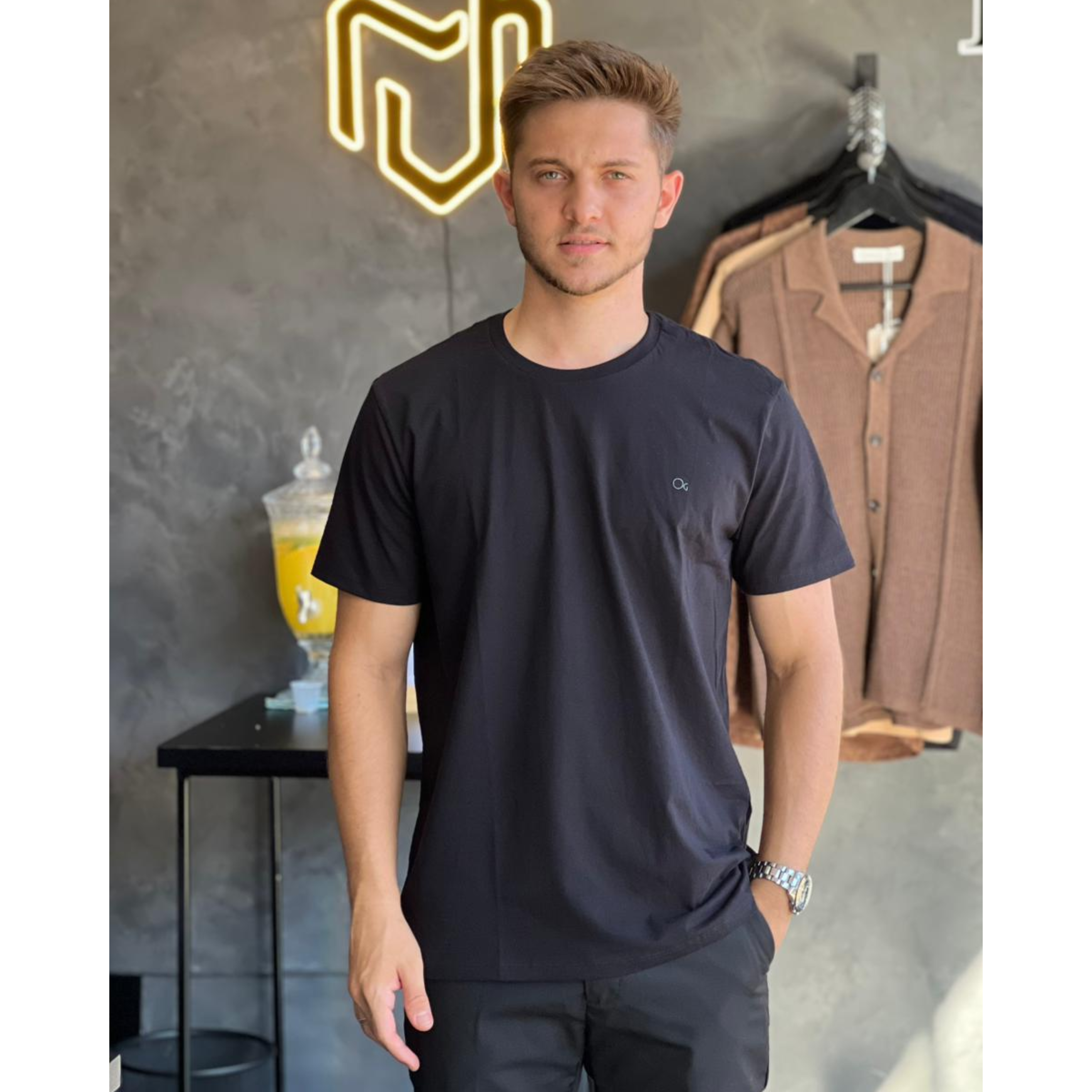 Camiseta básica preta - OGOCHI