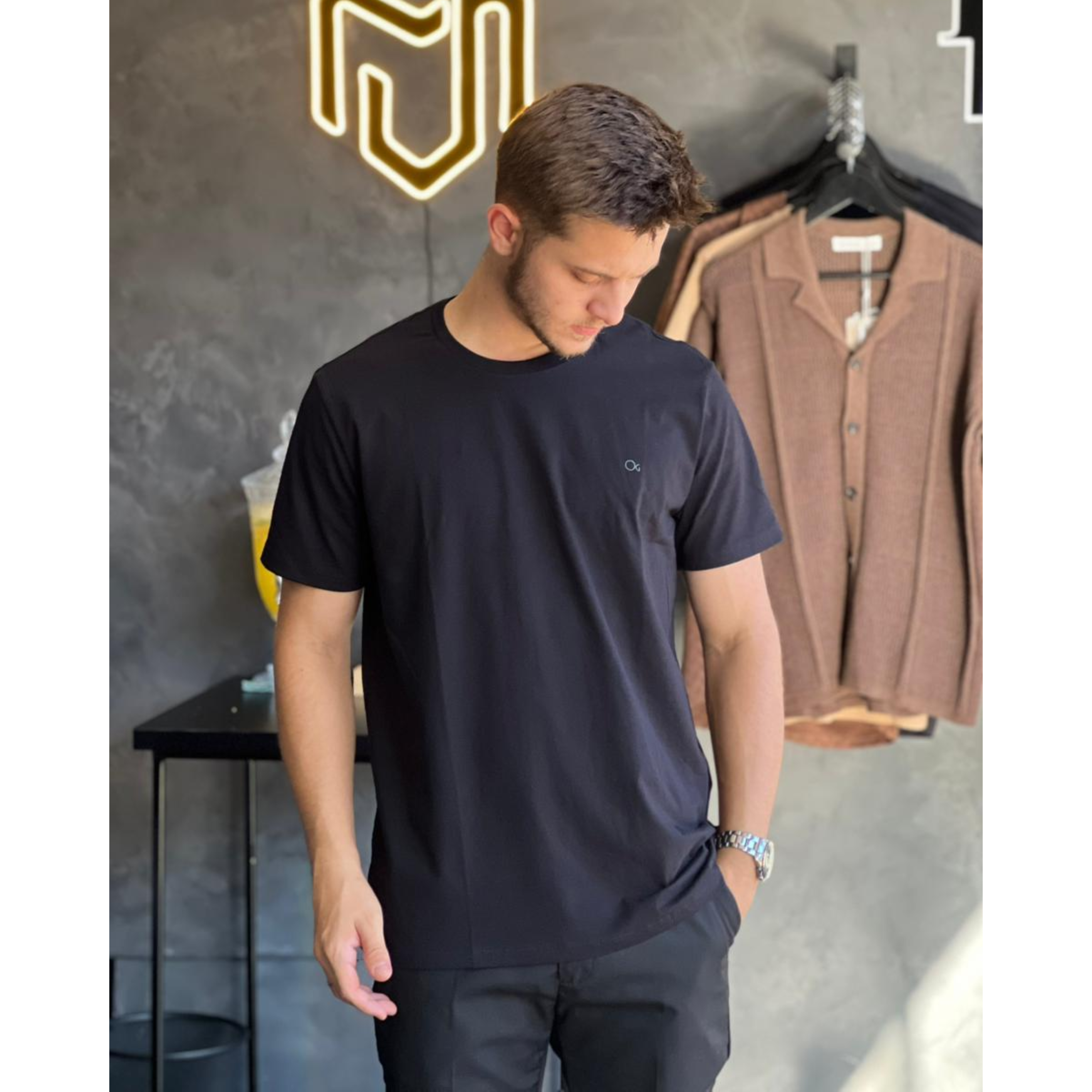 Camiseta básica preta - OGOCHI