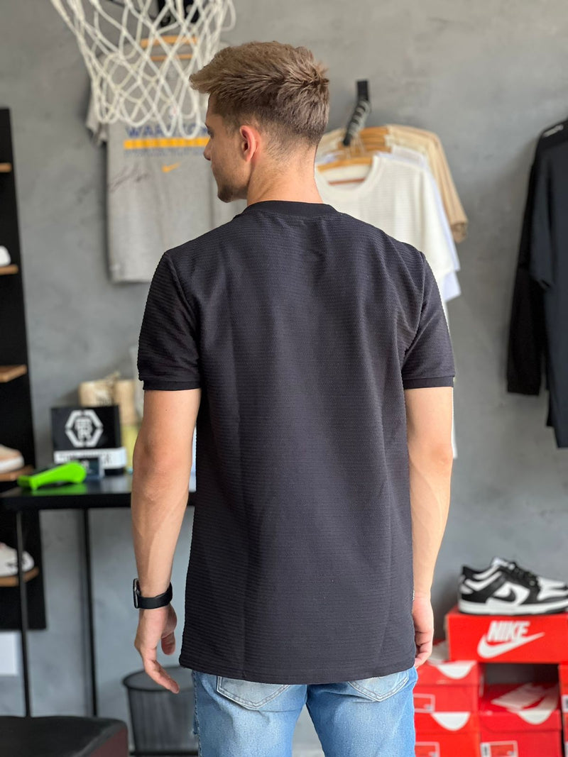 Camiseta Slim Ton Rover - Preta