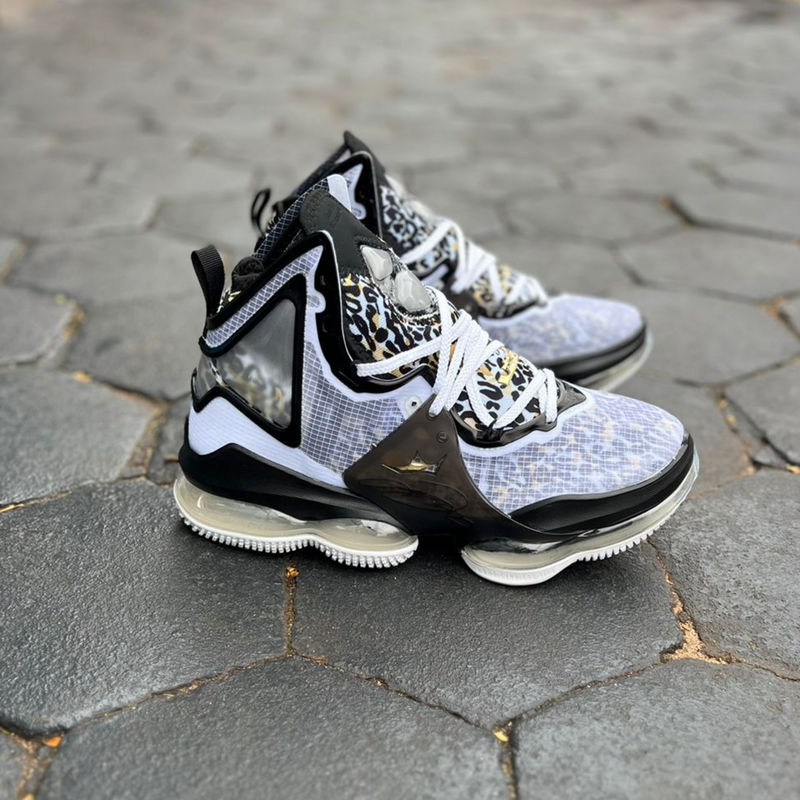 Lebron XIX EP - White/Metalic Gold-Black