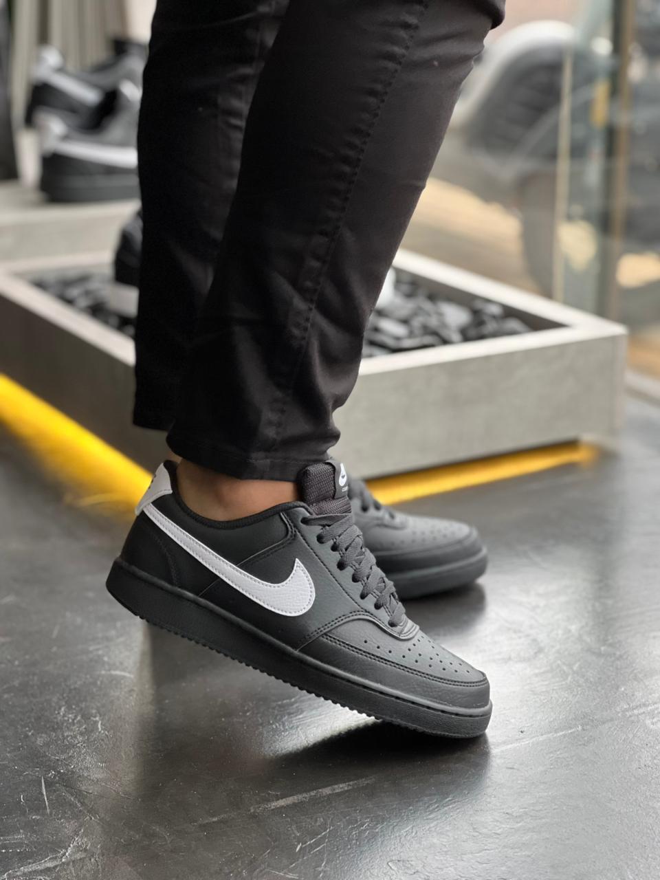 NIKE TENIS COURT VISION LOW -PRETO/BRANCO