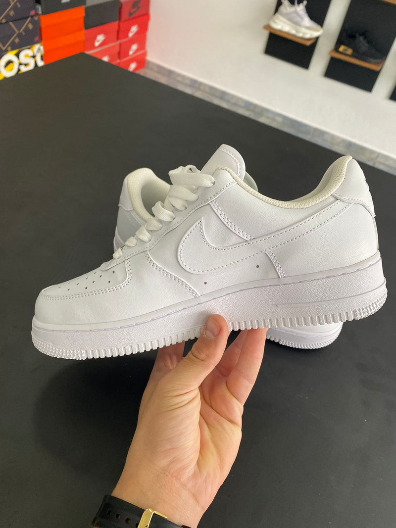 AIR FORCE 1 '07 - TRIPLE WHITE OG