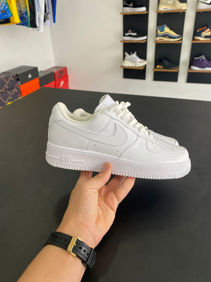 AIR FORCE 1 '07 - TRIPLE WHITE OG